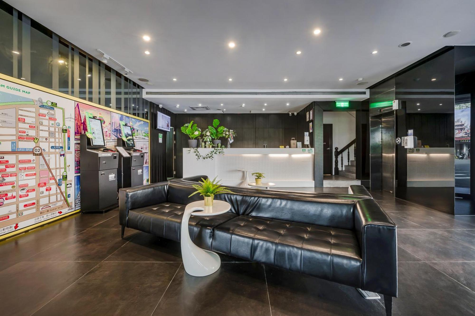 Check Inn Express Kaohsiung Love River Exterior photo
