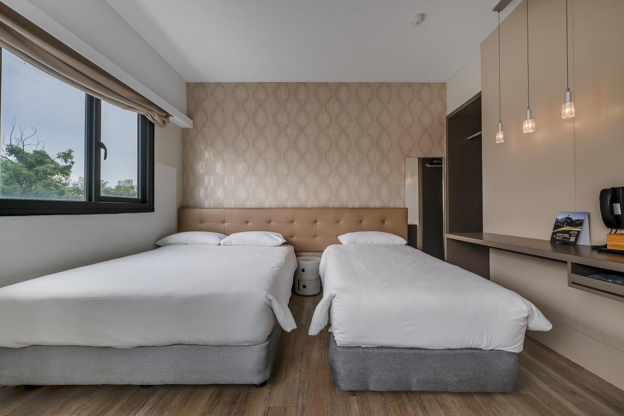 Check Inn Express Kaohsiung Love River Exterior photo