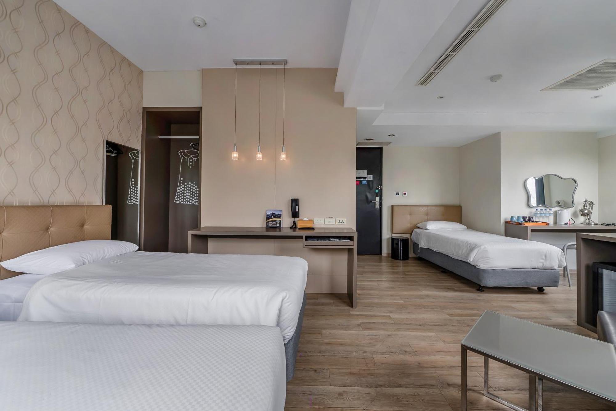 Check Inn Express Kaohsiung Love River Exterior photo