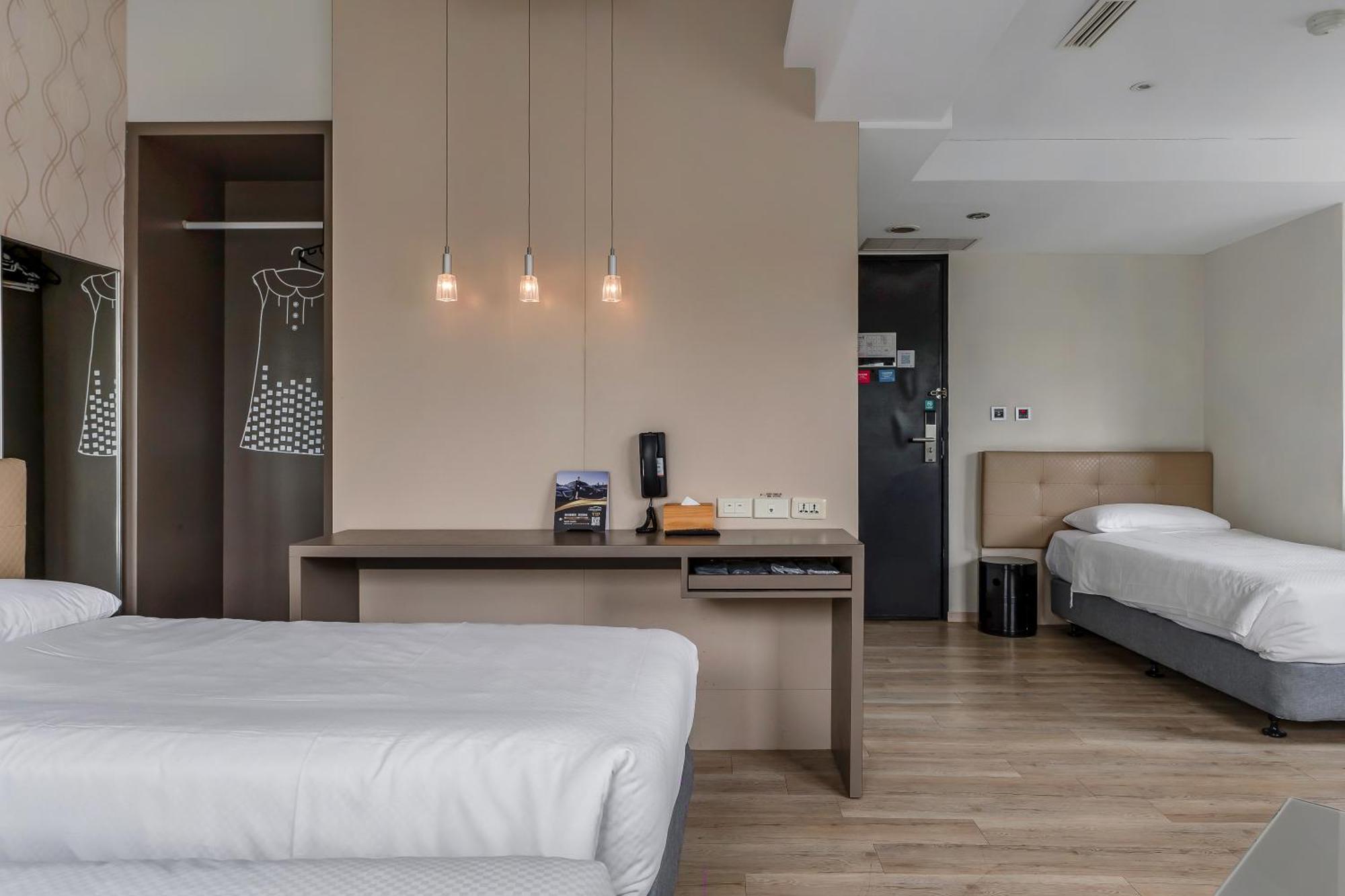 Check Inn Express Kaohsiung Love River Exterior photo