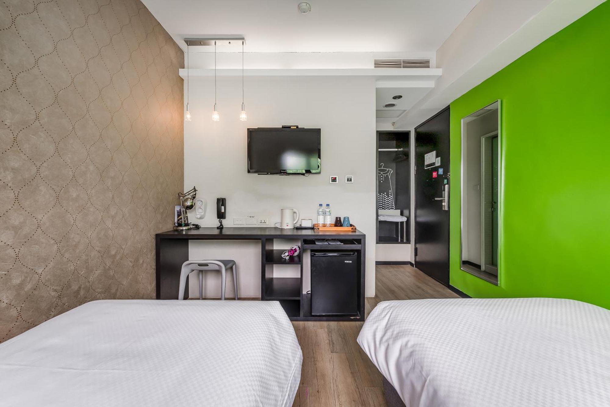Check Inn Express Kaohsiung Love River Exterior photo