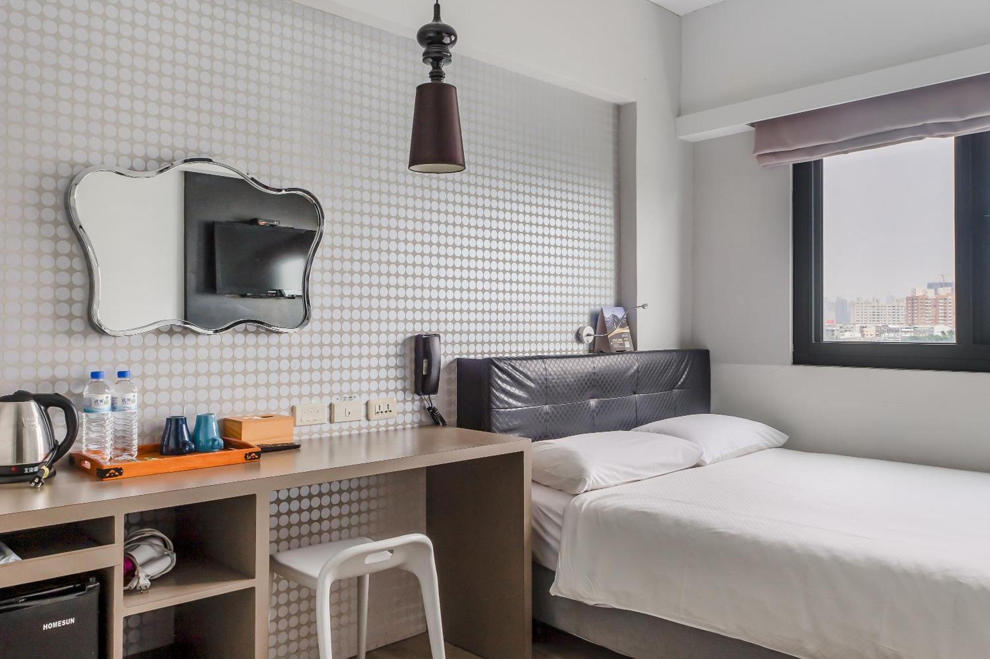 Check Inn Express Kaohsiung Love River Exterior photo