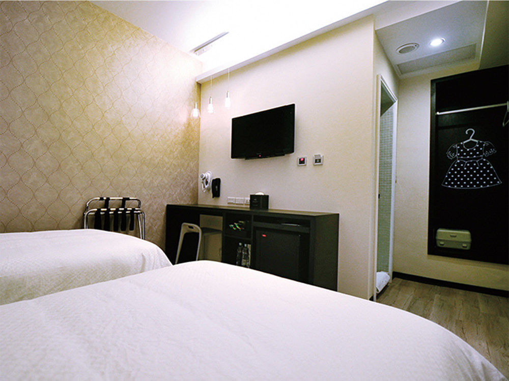 Check Inn Express Kaohsiung Love River Exterior photo
